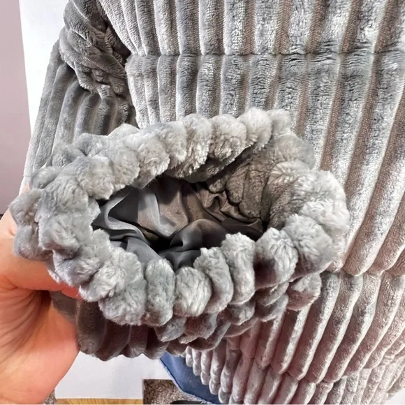 American Eagle Women’s Small Gray Soft Ribbed Textured Puffer Coat Jacket New - Picture 12 of 16